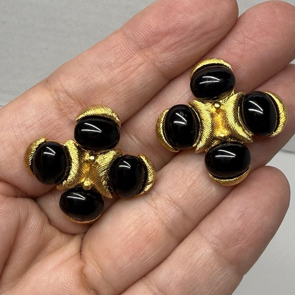 Napier Vintage Textured Gold Tone W/Black Cabochon Stone Pierced Stud Earrings